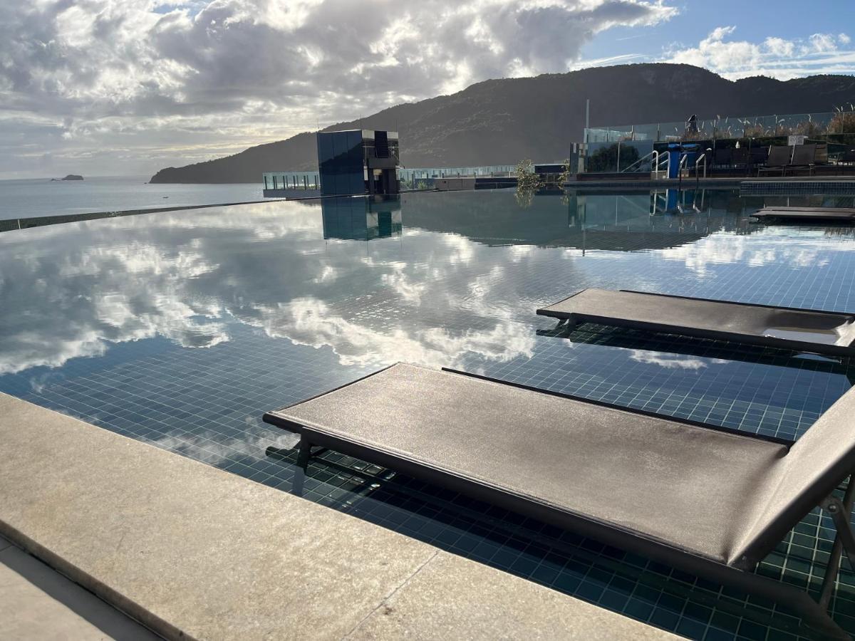 Fantastico, Piscina Vista Mar